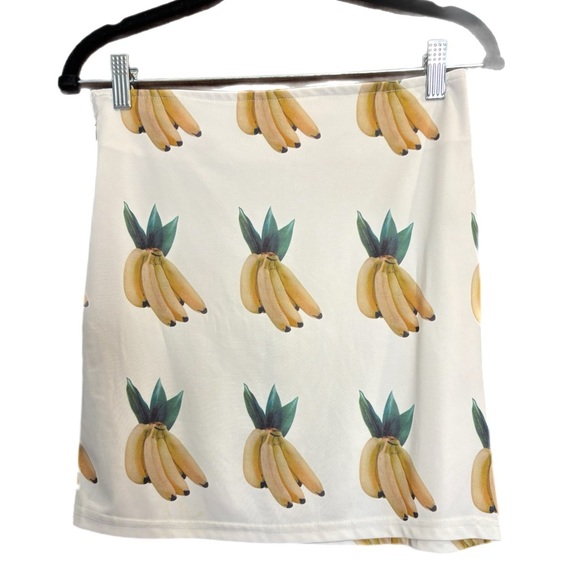 Stylenanda banana print crop top & miniskirt set - Picture 5 of 7